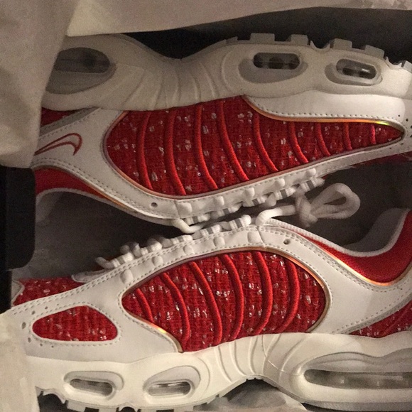 Supreme tailwind 4